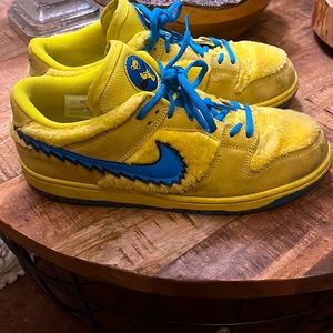 Men's Sneakers
Nike SB Dunk Low
Grateful Dead Bears Opti Yellow